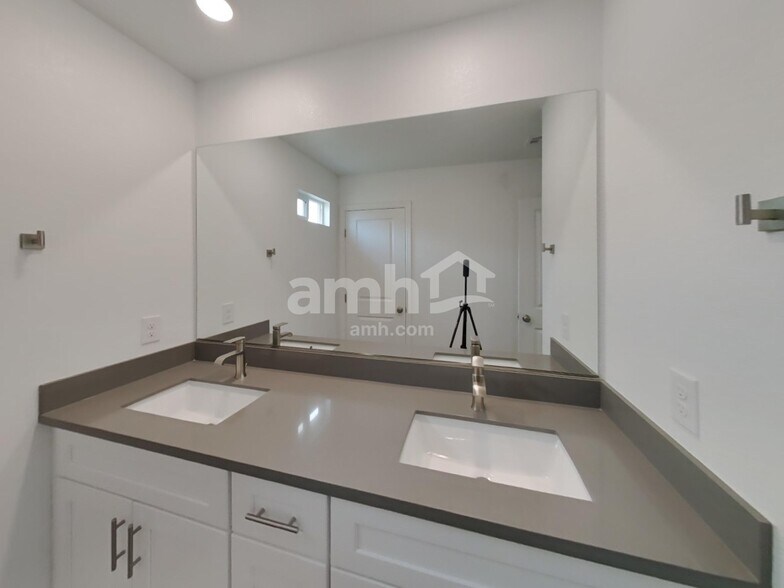 Building Photo - 126 Island Plumeria Ln