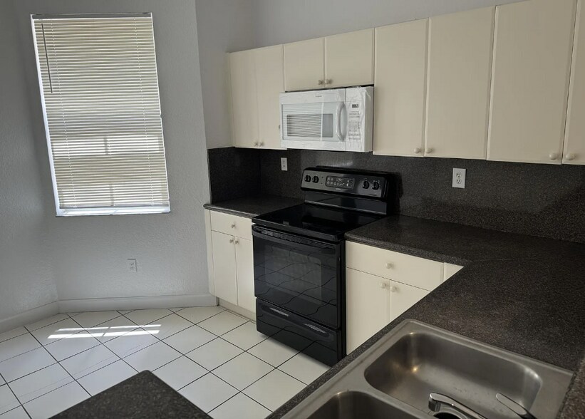 Building Photo - 3516 Shoma Dr