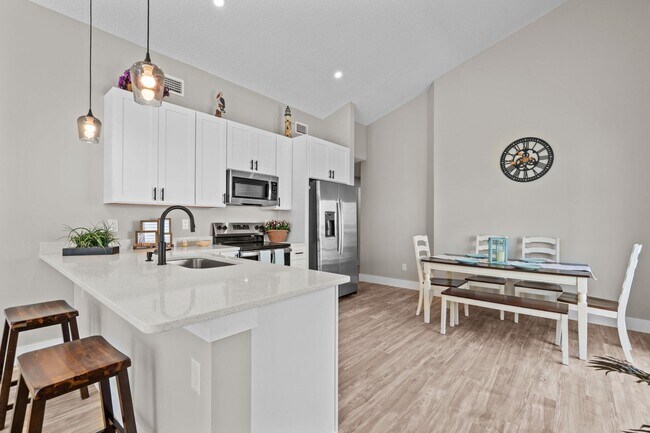 Building Photo - 816 W 9th St