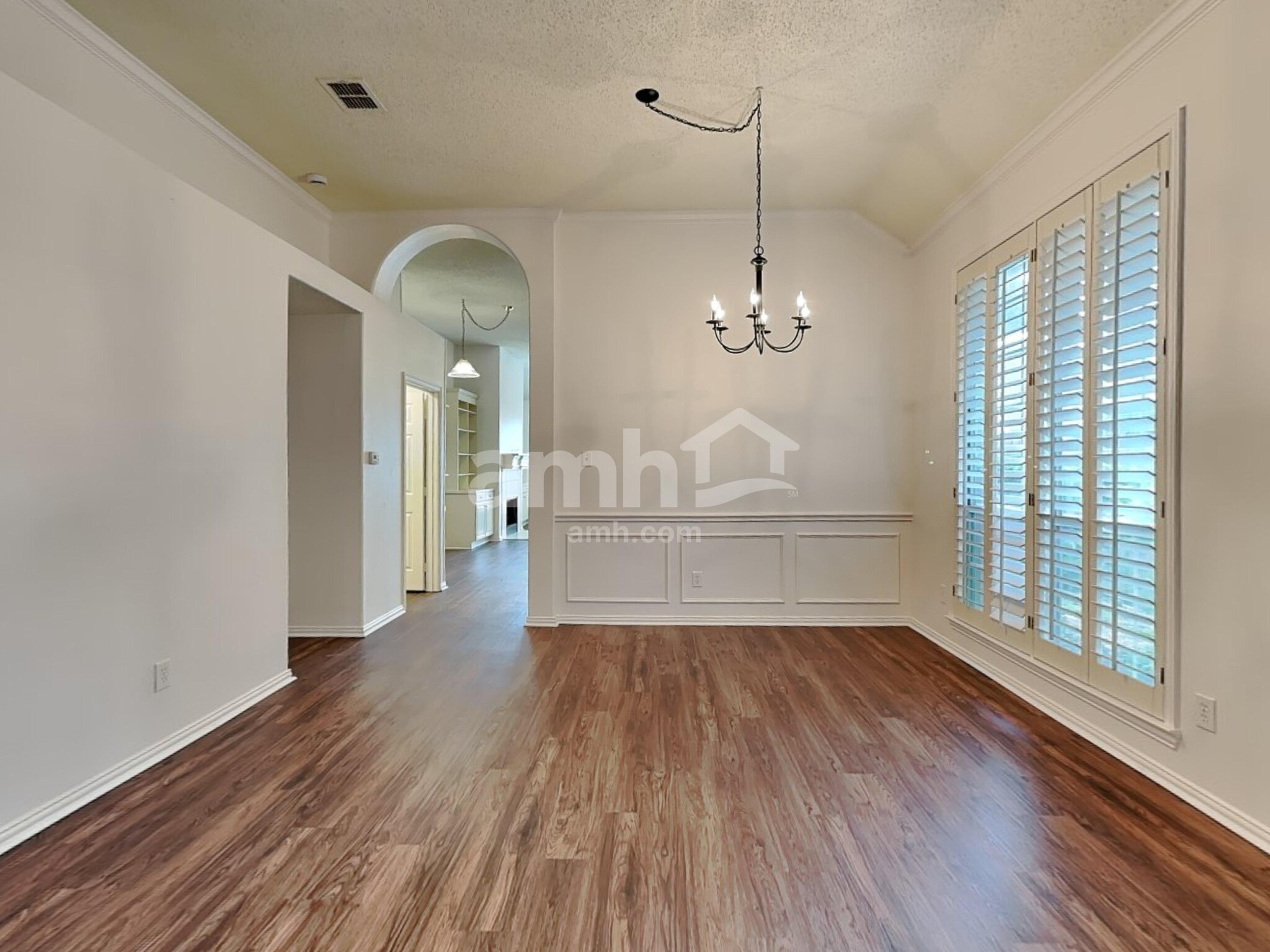 Building Photo - 4504 Highlands Dr