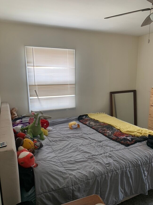 Building Photo - 4622 Acacia Ave