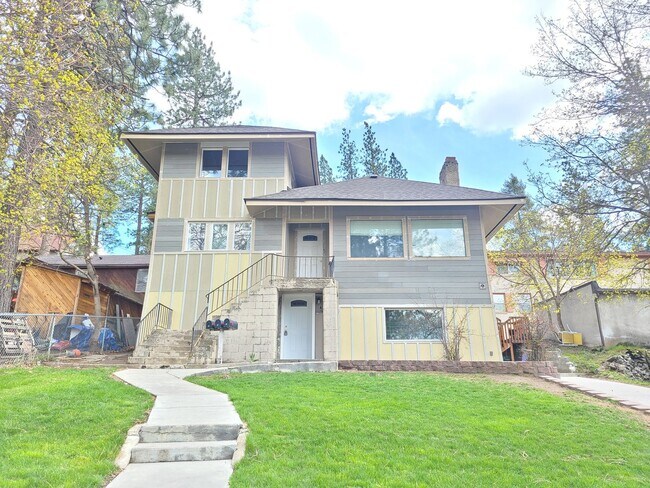 Building Photo - 819 W 11th Ave