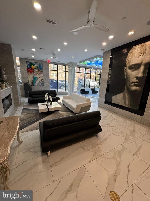 Building Photo - 4900 Spruce St