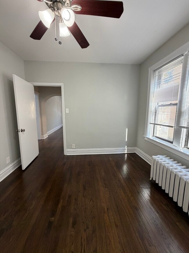 Building Photo - 635 W Roscoe St