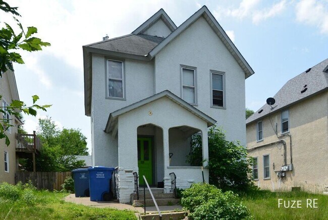Primary Photo - 920 22nd Ave NE