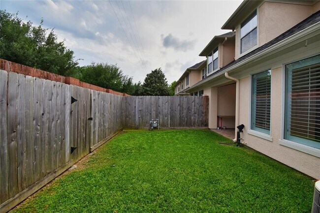 Building Photo - 4323 Lake Walk Ct