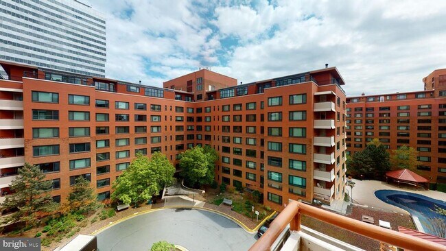 Building Photo - 1111 Arlington Blvd