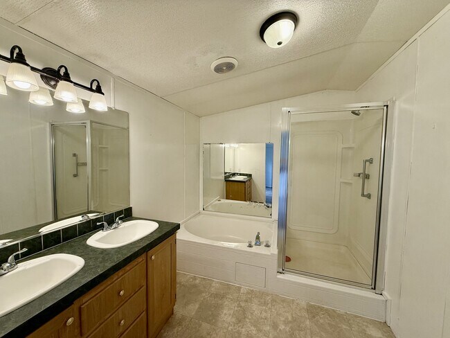 Building Photo - 32 Mandalay Dr