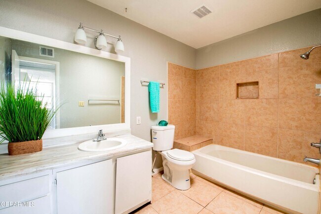 Building Photo - 10824 Ivanhoe Dr