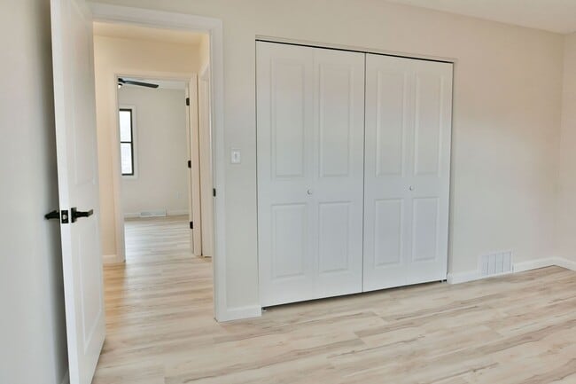 Building Photo - 460 &amp; 462 Fowler St