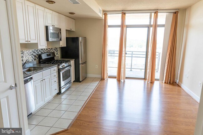 Building Photo - 3600 S Glebe Rd