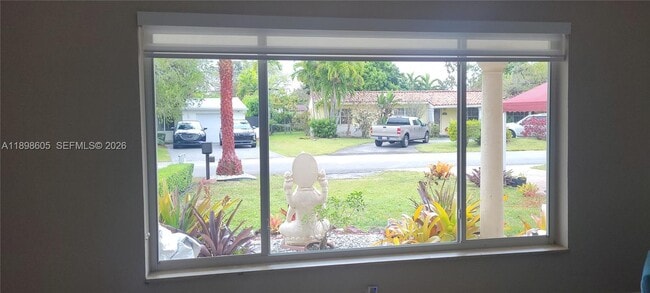 Building Photo - 6021 SW 62nd Pl