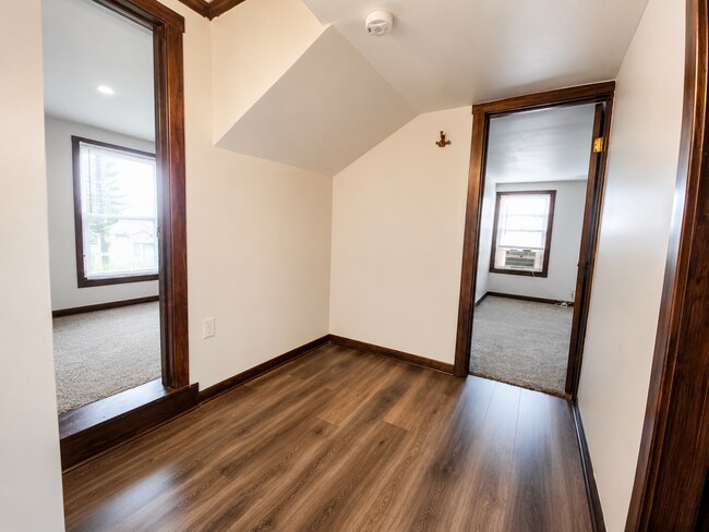 Building Photo - Updated 2BR Upper Duplex with Private Deck | Cross Plains