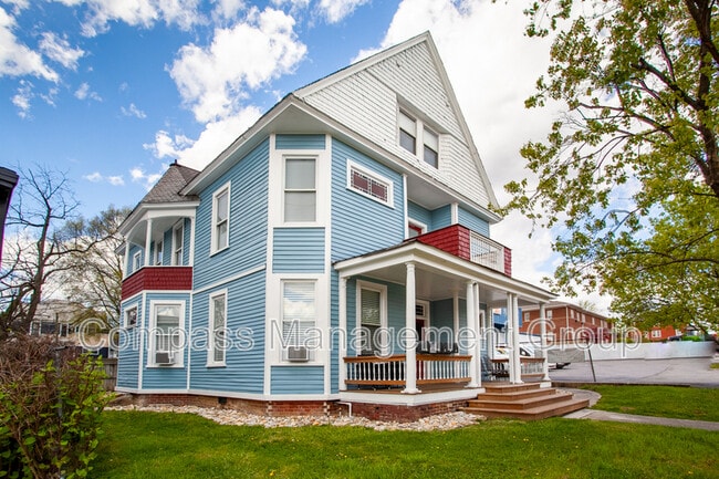 Primary Photo - 813 Hall of Fame Dr