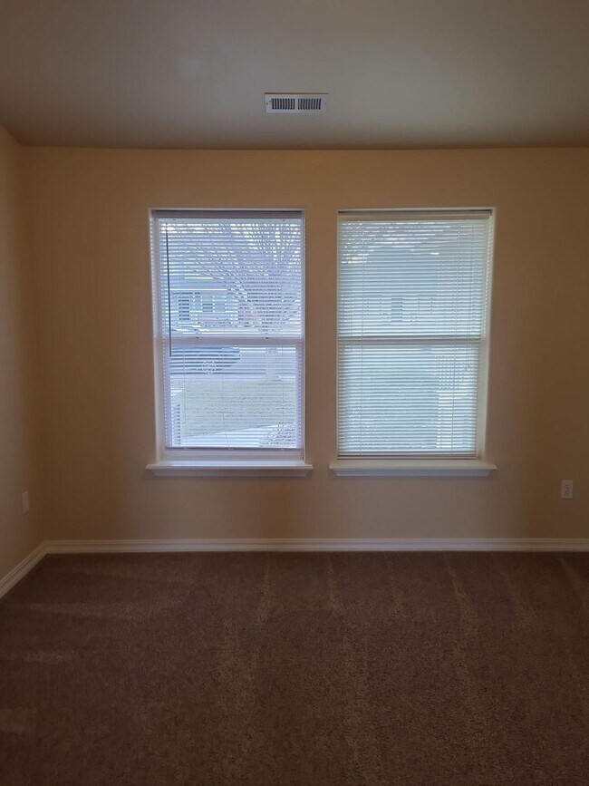 Building Photo - 601 N Mississippi Dr