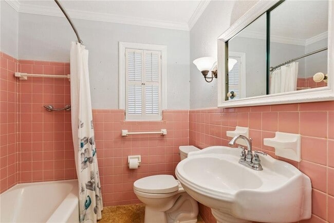 Building Photo - 1407 Sycamore Ave