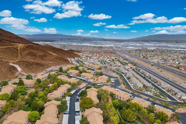 Building Photo - 231 W Horizon Ridge Pkwy