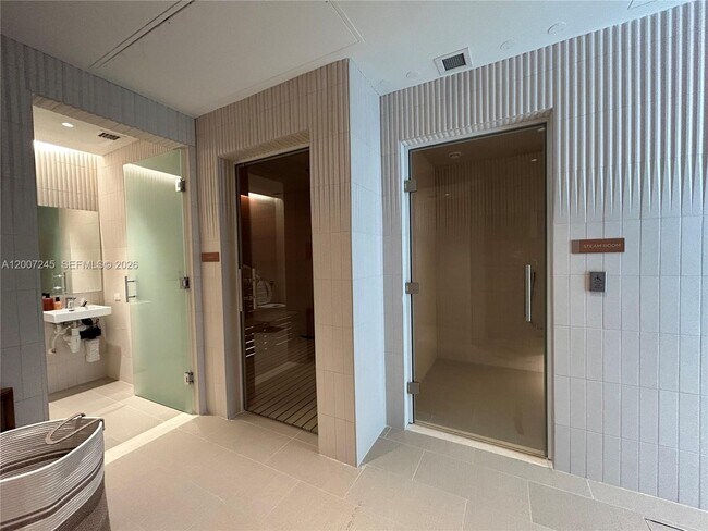 Building Photo - 175 SE 25th Rd