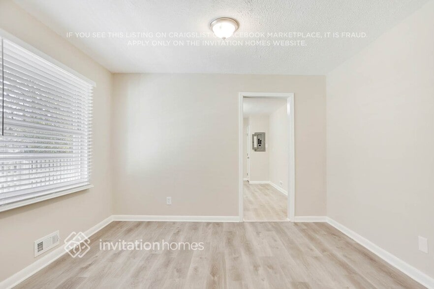 Building Photo - 1873 Shamrock Dr