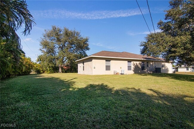 Building Photo - 3032 SW 10th Ave