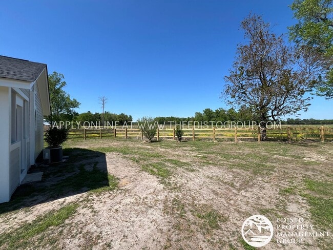 Building Photo - Charming Country Home in Bowman, SC