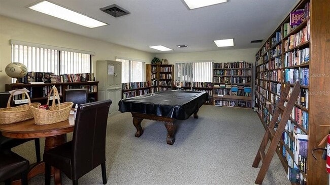 Building Photo - 106 1st St E