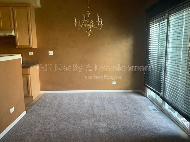 Building Photo - 922 Kings Canyon Dr