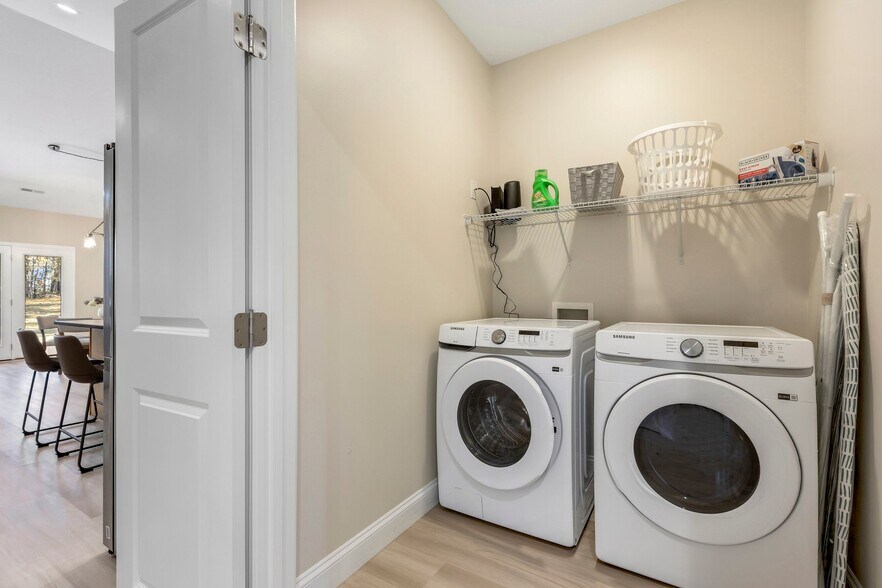 Building Photo - 190 Weaver Line