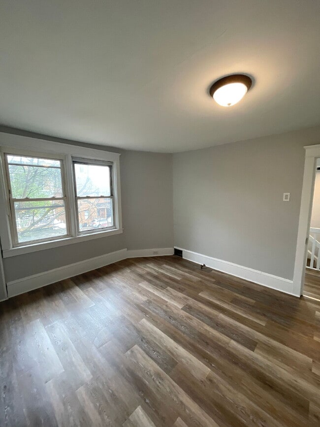 Building Photo - Completely renovated 4 bed 1 bath home near Kennywood Park!