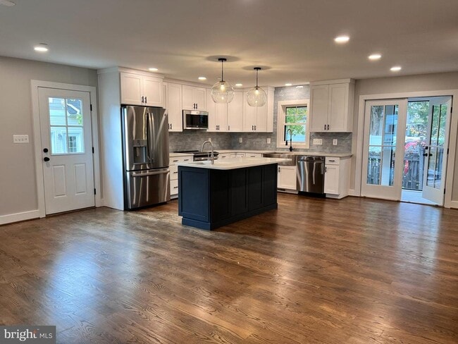 Building Photo - 210 Point Ln