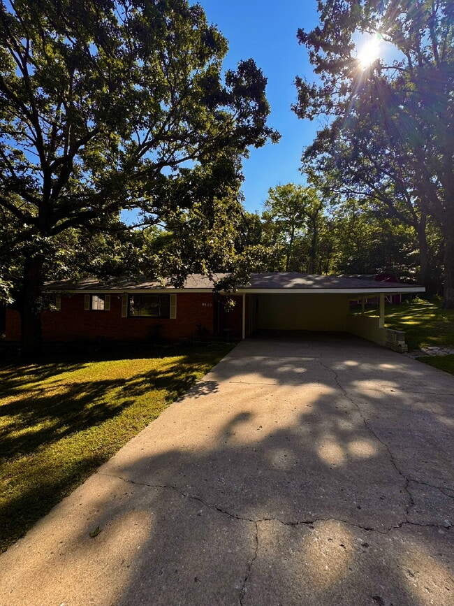 Building Photo - 9108 Bluff Dr