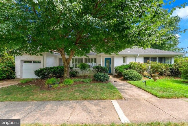 Primary Photo - 2395 N Quincy St