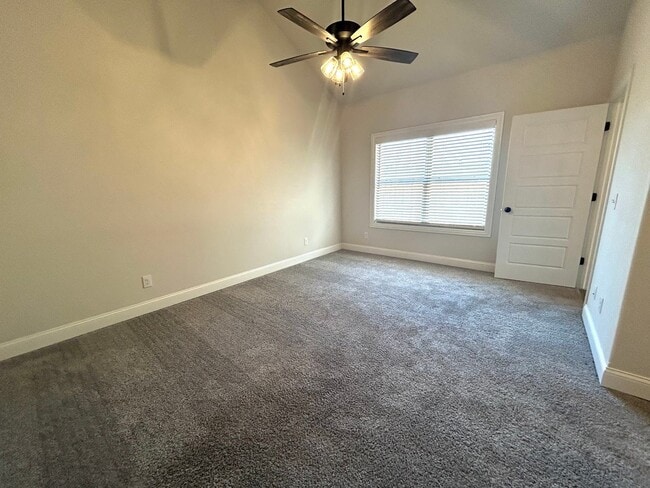 Building Photo - Water included - 1 Bed 1 Bath Near Downtown Rogers