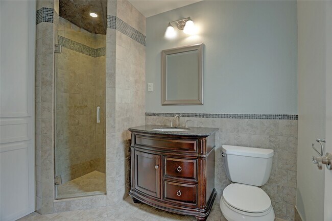 Building Photo - 9917 Cedardale Dr