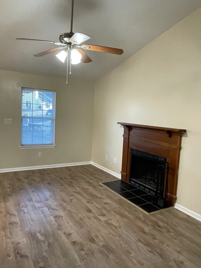 Building Photo - 2817 Ridgecrest Dr