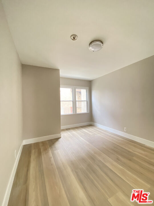 Building Photo - 2620 S Barrington Ave