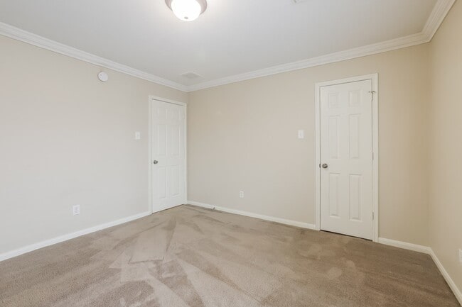 Building Photo - 2011 Pinecreek Pass Ln