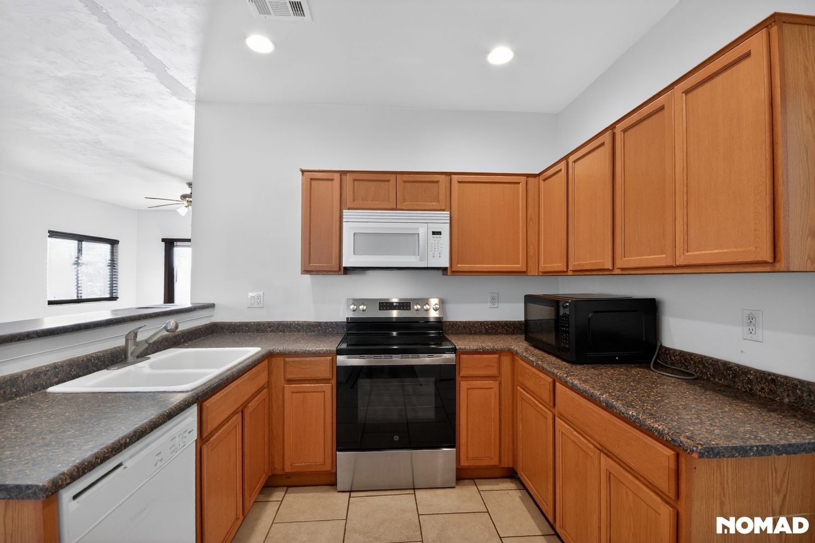 Building Photo - 3610 Cam Del Rancho