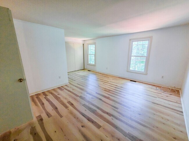 Building Photo - Fantastic 3br TownHome in highly sought Silver Spring Neighborhood - Available NOW!
