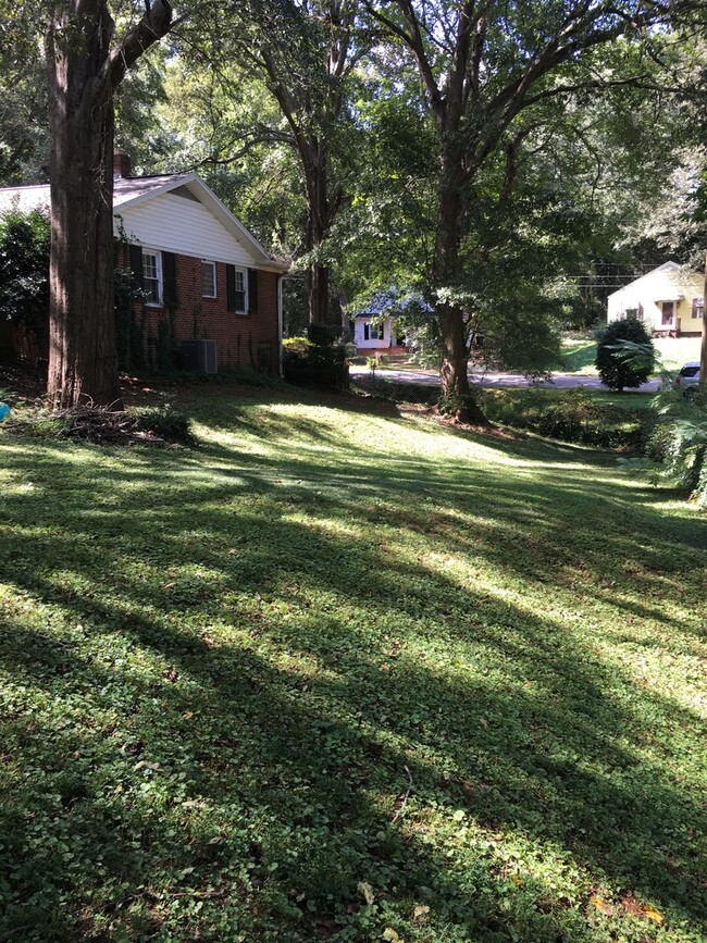 Building Photo - Charming 3 Bedroom, 2 Bath Home - Downtown...