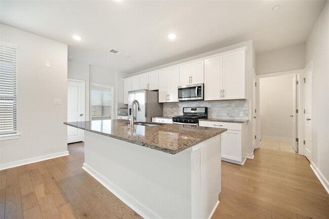 Building Photo - 2500 Forest Creek Dr