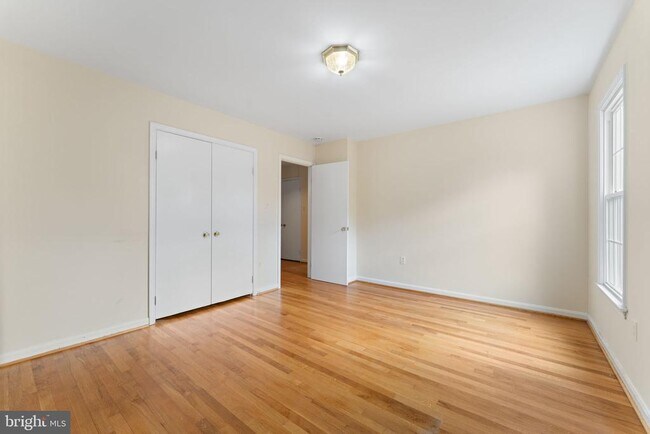 Building Photo - 9 Snug Hill Ct