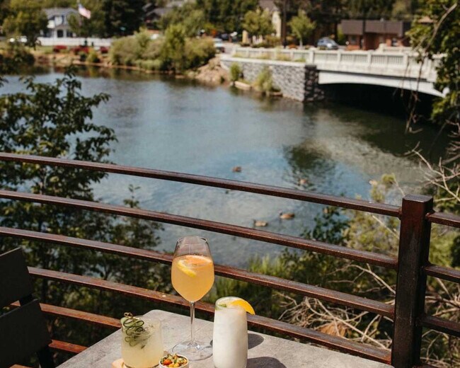 Building Photo - 17028 Cooper Dr