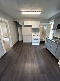 Building Photo - 3 Bed - 1 Bath Single Family Home in Elyria