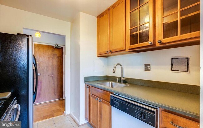 Building Photo - 4401 Cherry Hill Rd