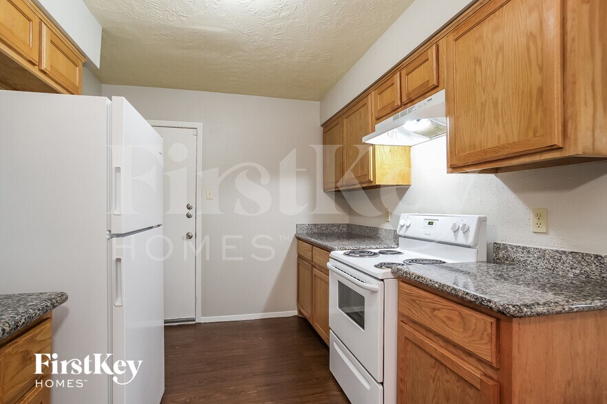 Building Photo - 2118 Knollbrook Ln