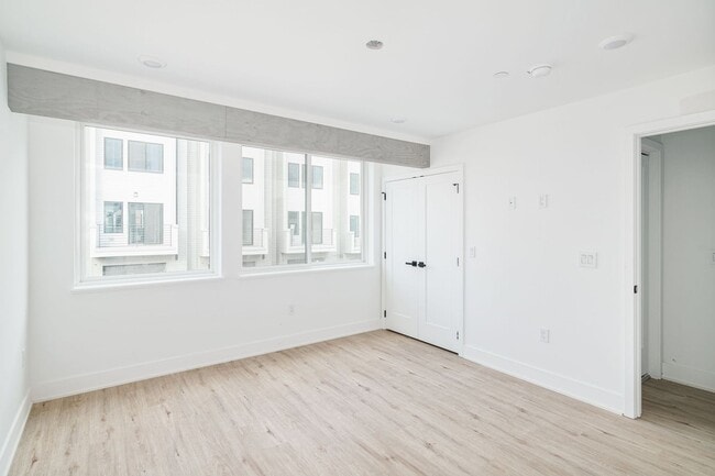 Building Photo - 2611 E Boston St