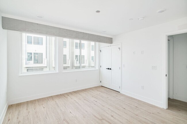 Building Photo - Brand New Luxury Townhouses
