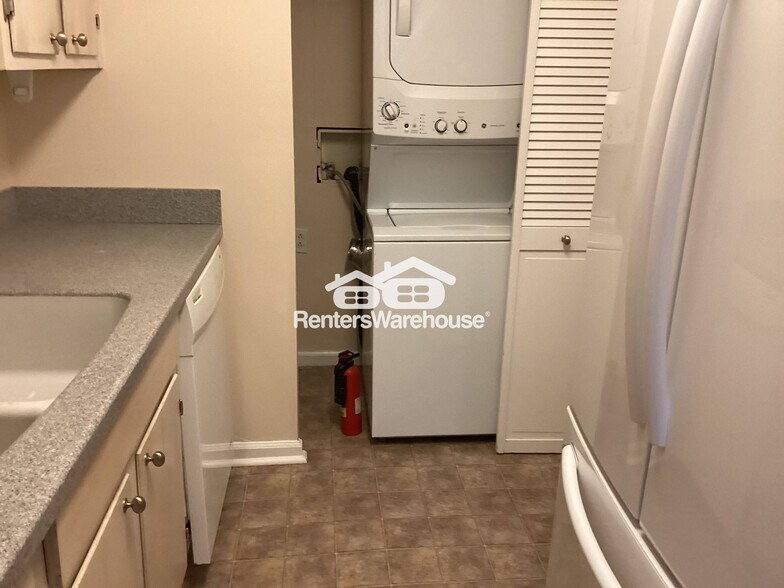 Building Photo - 6700 Roswell Rd NE