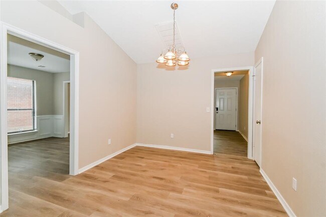 Building Photo - 11916 Silver Sun Dr